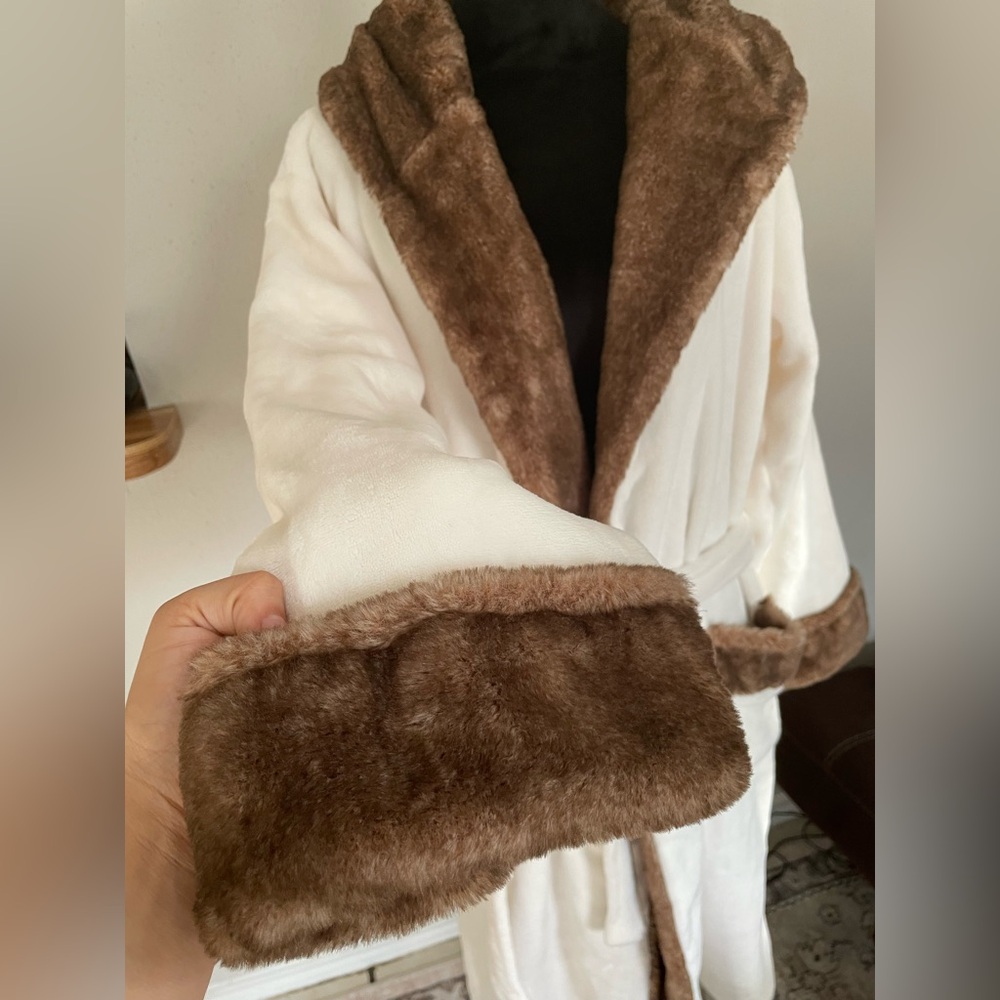 Luxury Robe Women’s Bathrobe S/M Ultra Soft | Elegance and Winter Comfort - Picture 6 of 12